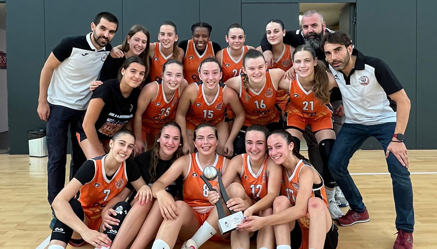 El Junior 2006 del Femenino Osona - Ova Projects campeón de Catalunya, ante el CB Olot (65-42)