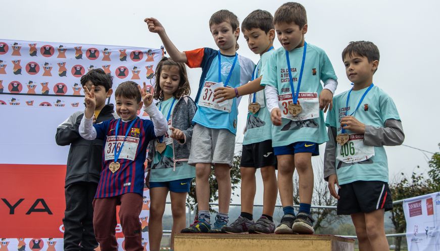 Grandes y pequeños corren En Tota Castanya en Gurb