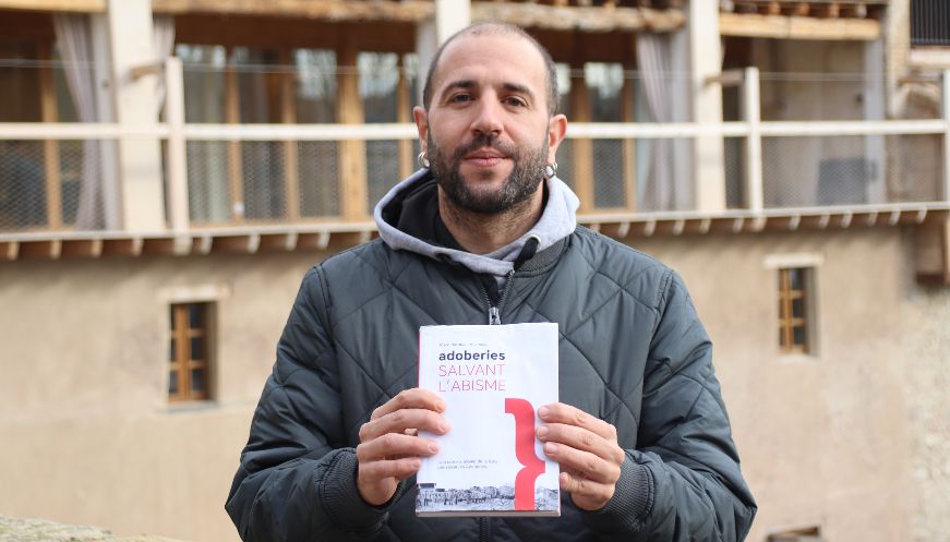 Un llibre reivindica la lluita social per mantenir les adoberies de Vic: “Sembla que s’hagin salvat per art de màgia”