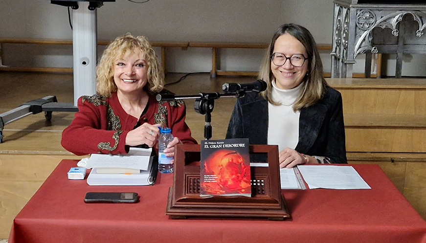 Maria Dolors Farrés presenta la seva darrera novel·la 'El gran desordre'