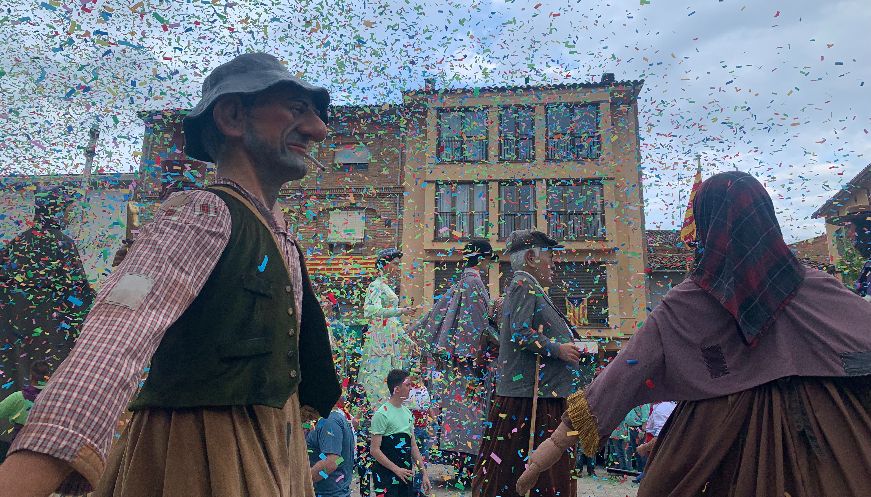 Tona viu una concurreguda XX Trobada de Gegants i una emocionant diada castellera dins la setmana cultural